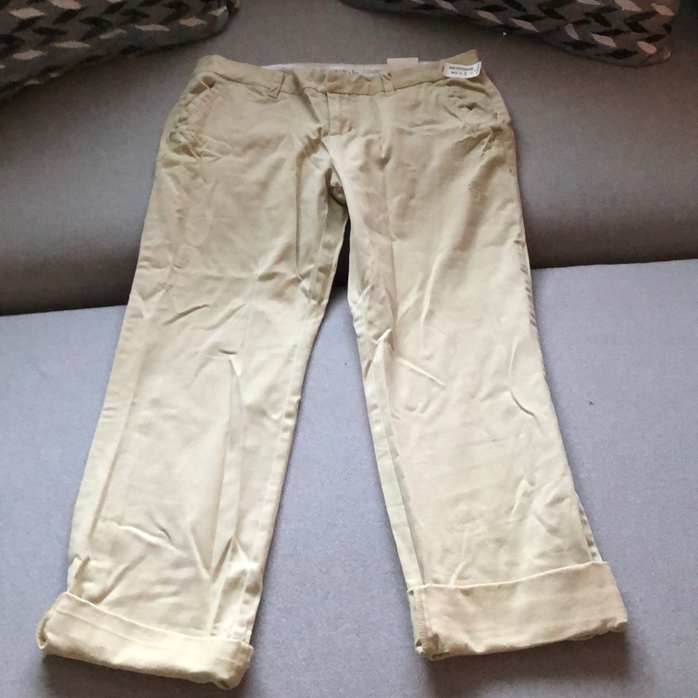 Aeropostale Beige Roll Up Cargo Pants.